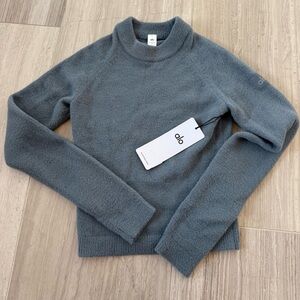 ALO yoga NWT Snuggle Up Sweater Long Sleeve XS - Steel Gray